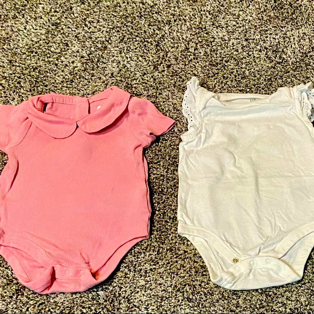 5️⃣ Baby Gap Girls Onesies